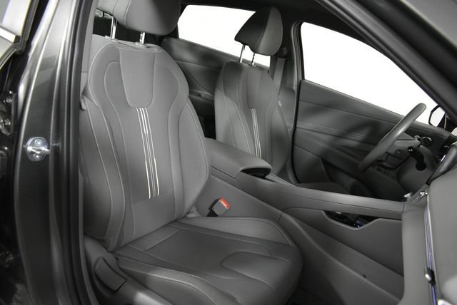 2025 Hyundai Elantra SEL - Photo 13