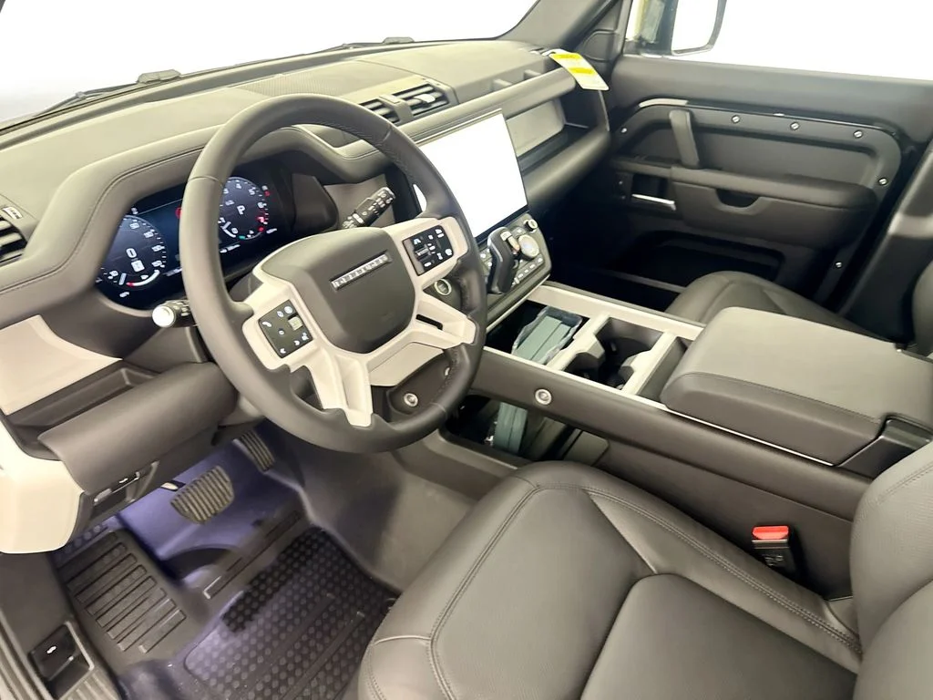 New 2026 Santorini Black Land Rover X-Dynamic SE image 8