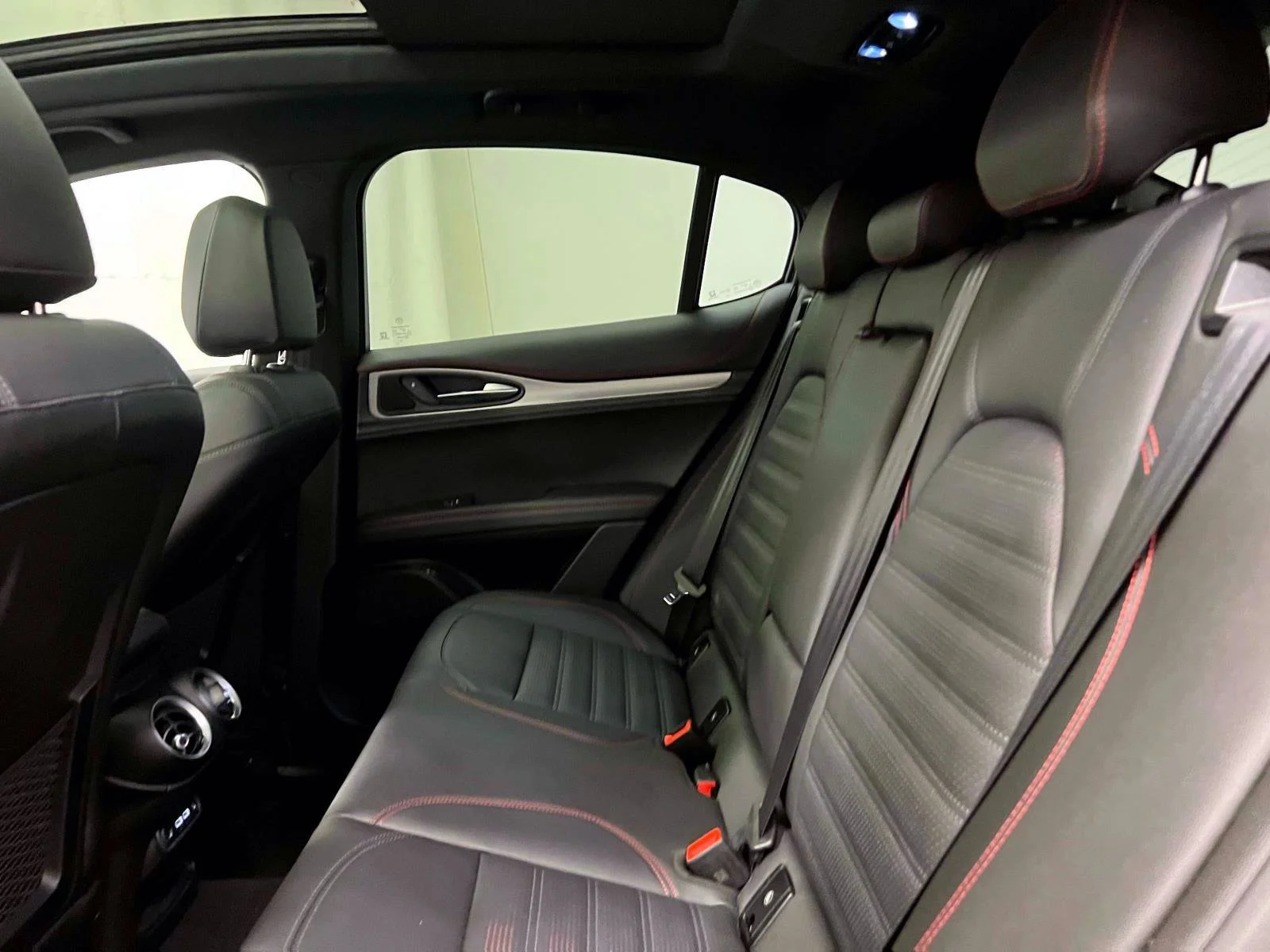 2025 Alfa Romeo Stelvio Special Edition - Photo 12