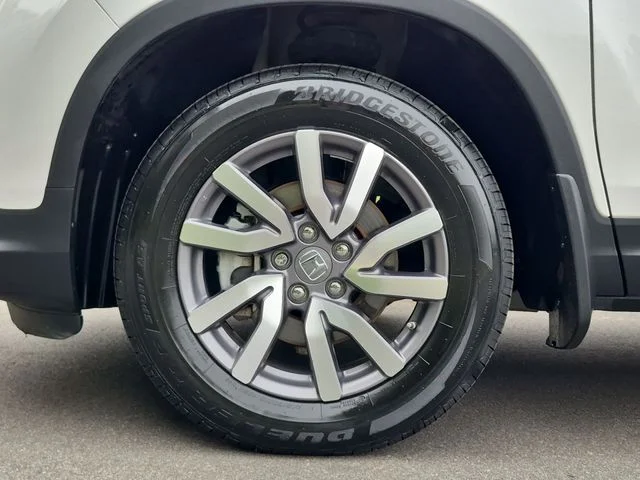 Used 2022 White Honda EX-L image 19