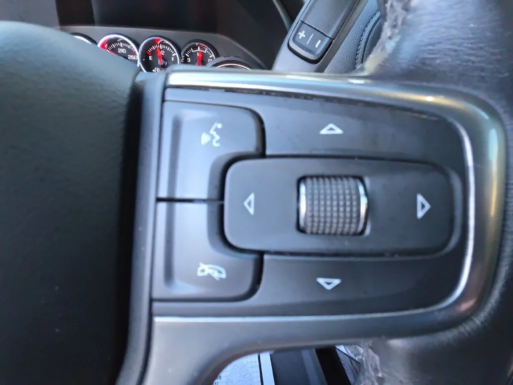 Used 2022 SILVER ICE METALLIC Chevrolet LTZ image 25