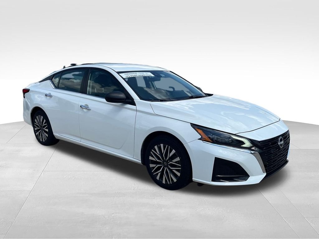 Used 2025 White Nissan 2.5 SV image 7