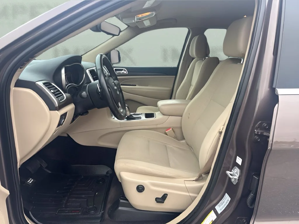 Used 2017 Brown Jeep Laredo image 9