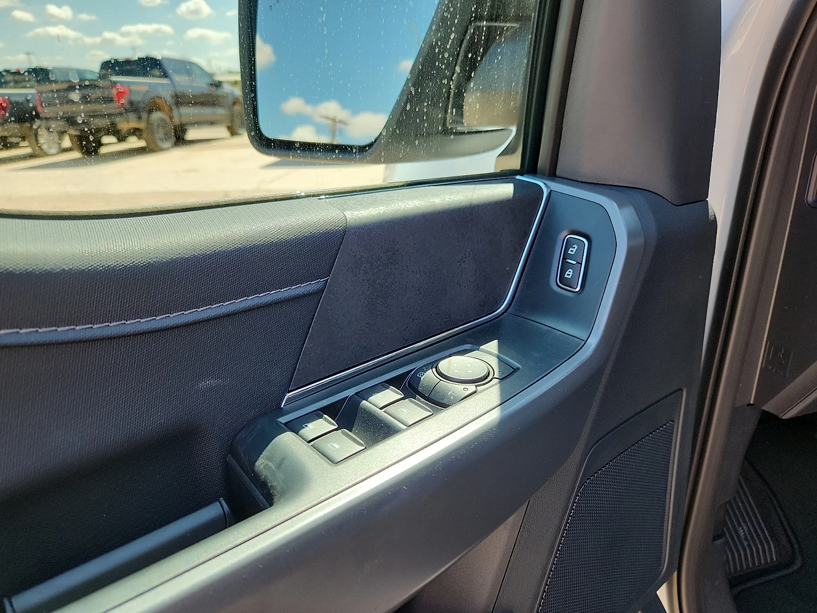 New 2026 Oxford White Ford XLT image 15