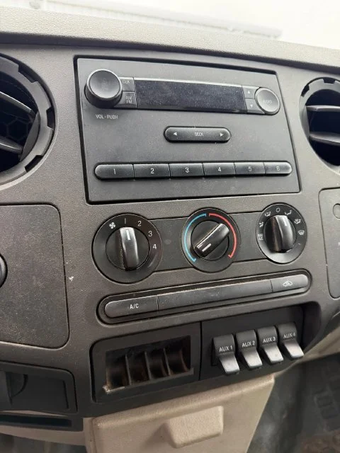 Used 2009 White Ford XL image 5