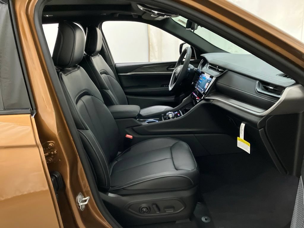 New 2026 Copper Shino Metallic Clear-Coat Exterior Paint Jeep Limited Reserve image 21