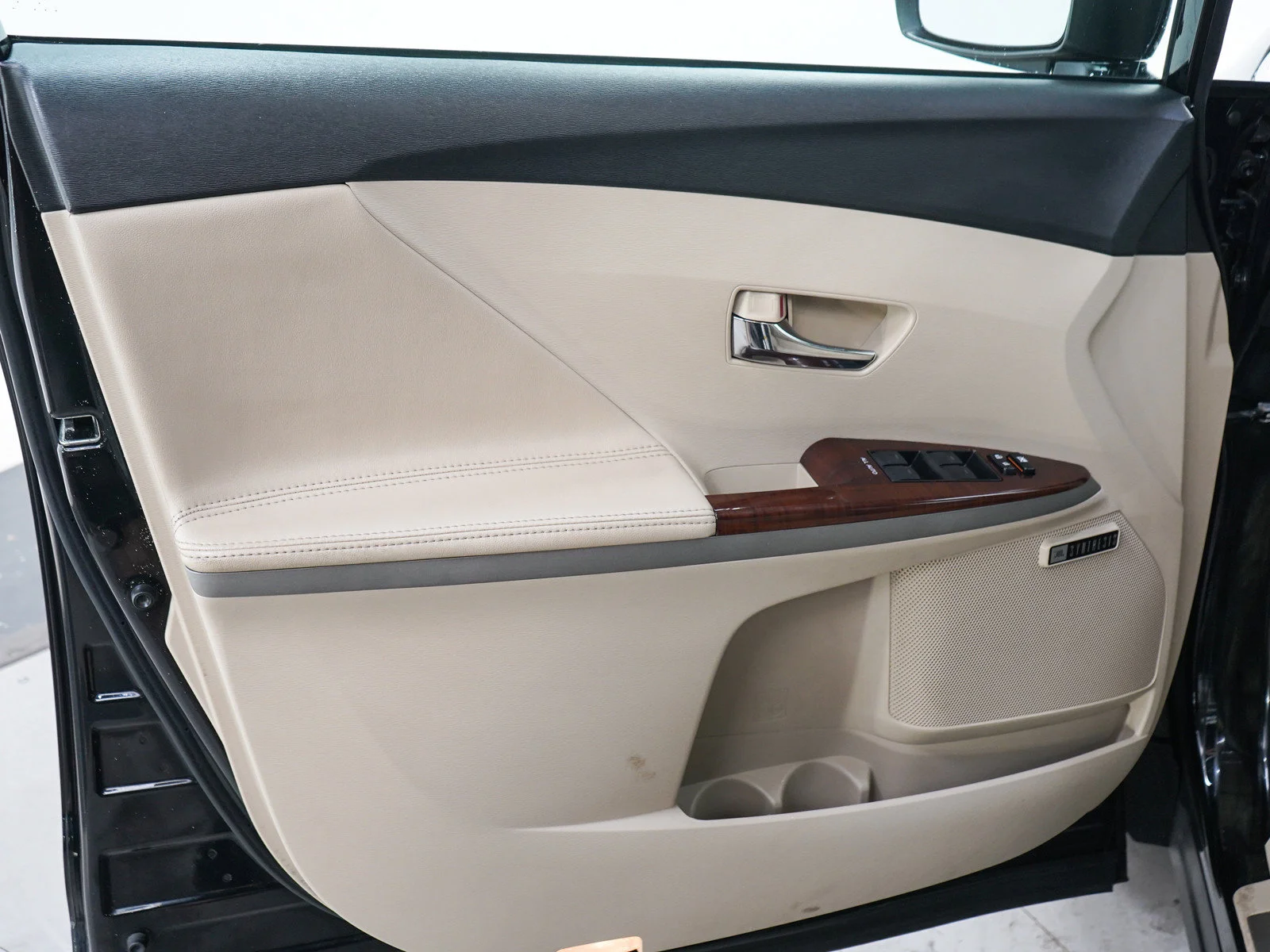 Used 2009 Black Toyota wagon 4d image 22