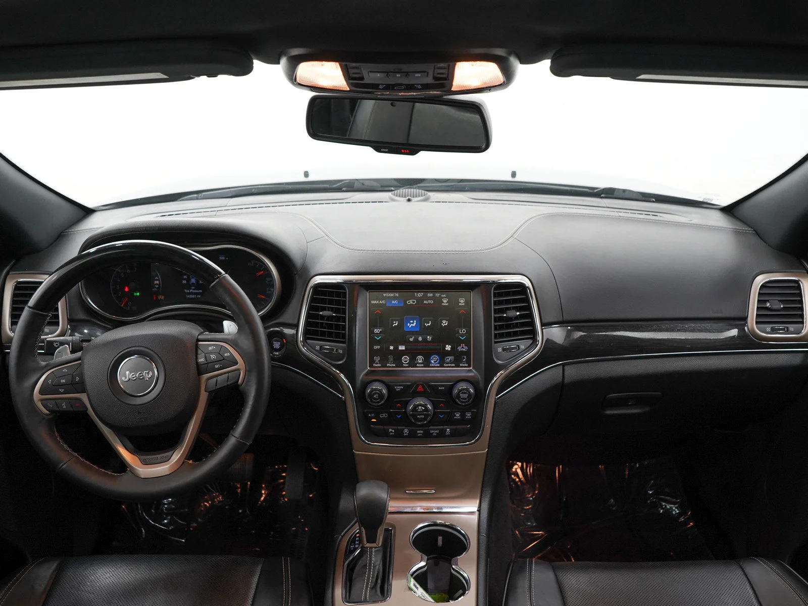 Used 2016 Brilliant Black Crystal Pearlcoat Jeep Overland image 13