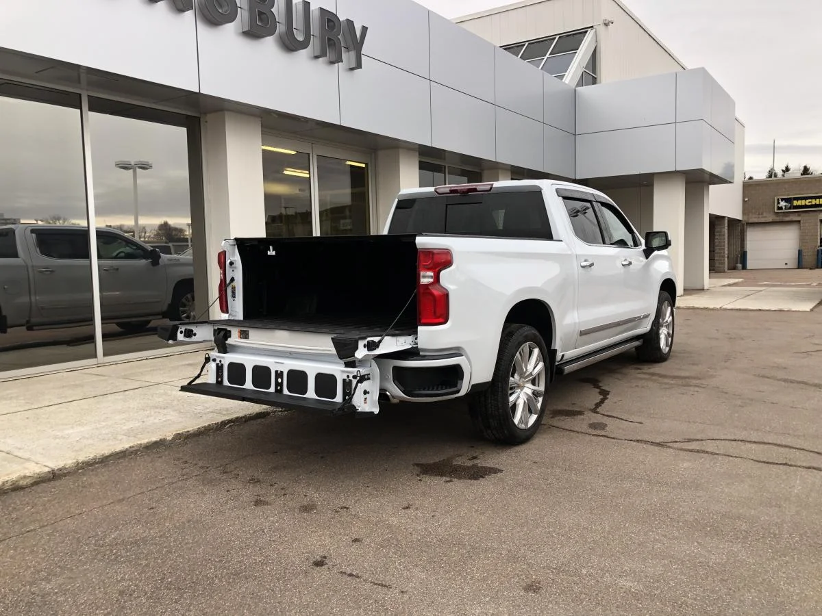 Used 2026 White Chevrolet 4wd Crew Cab 147 image 8