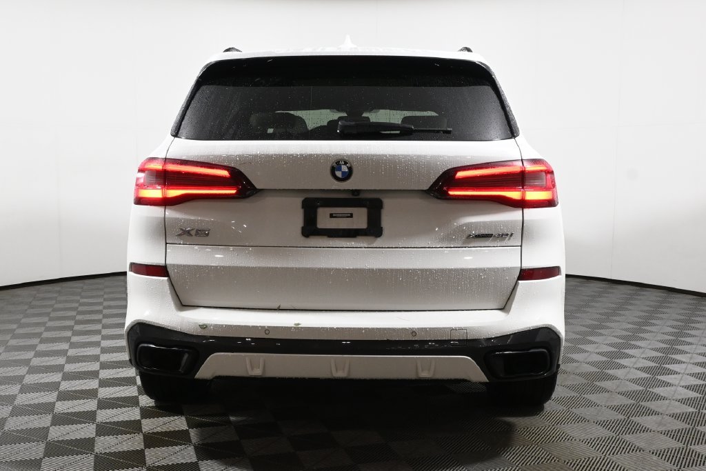 Used 2022 White BMW xDrive40i image 10