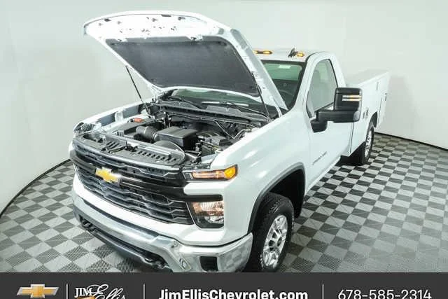 New 2026 Summit White Chevrolet WT image 25