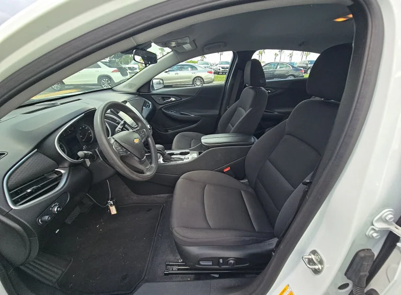 Used 2025 Summit White Chevrolet 1LT image 5
