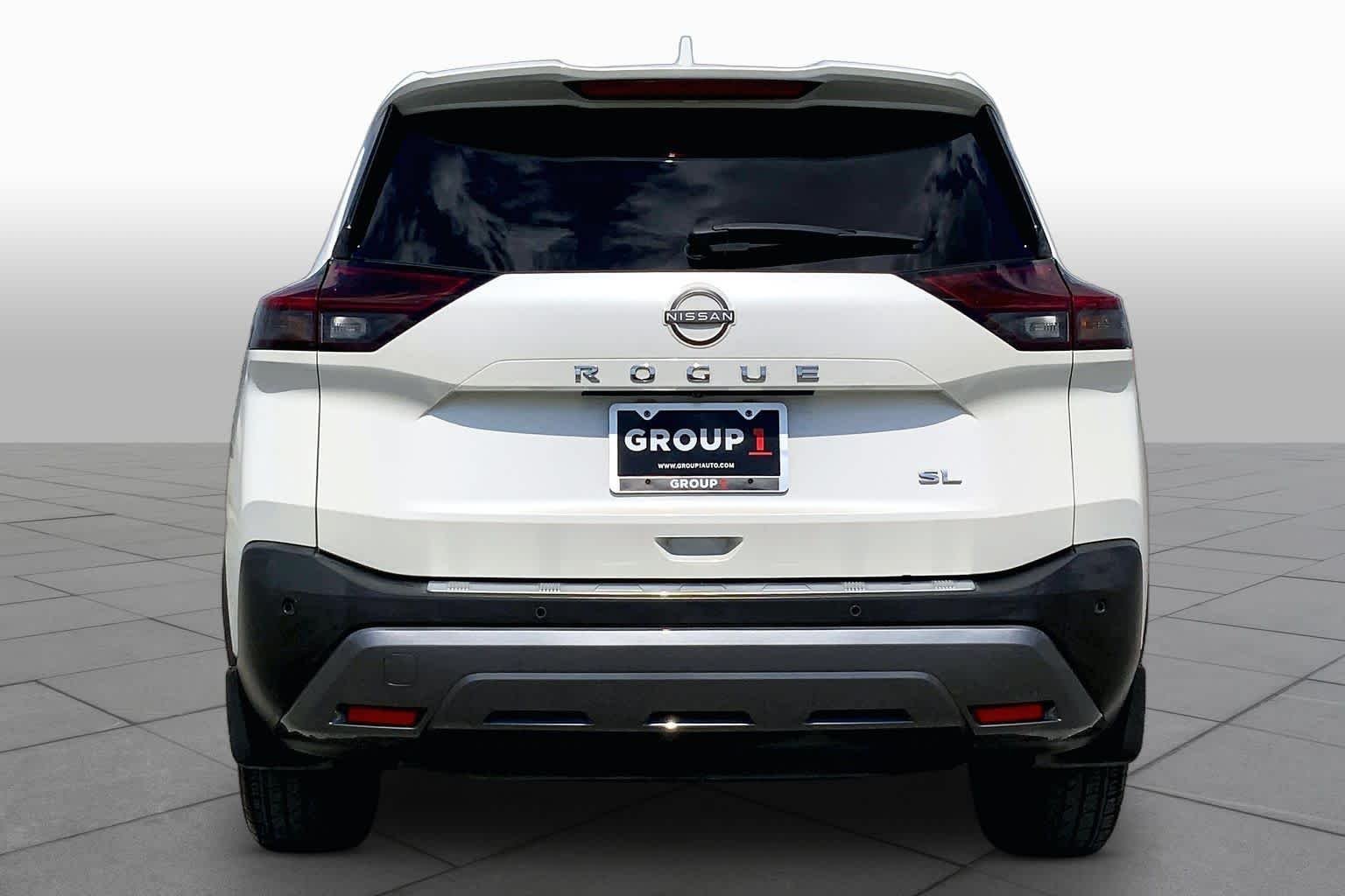 Used 2022 Pearl White Tricoat Nissan SL image 5