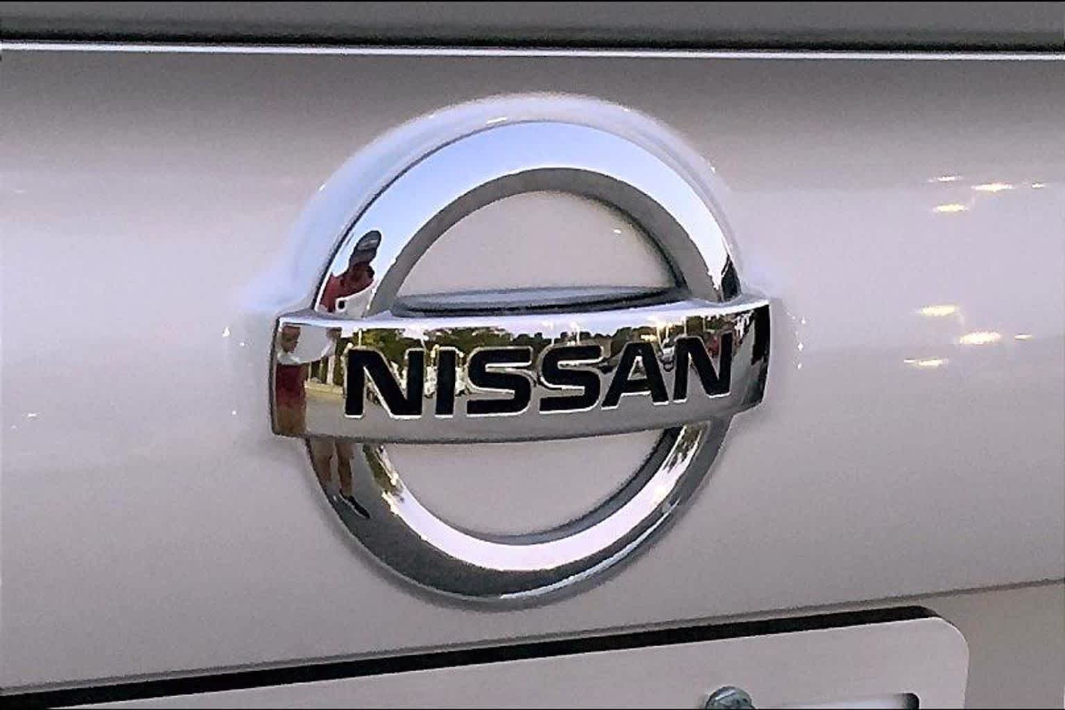 Used 2019 Brilliant Silver Metallic Nissan S image 9