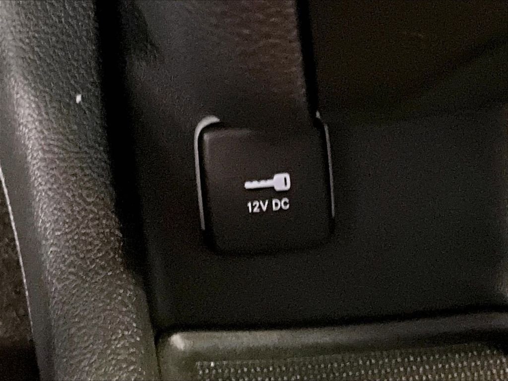 Used 2020 White Dodge SXT Plus image 28