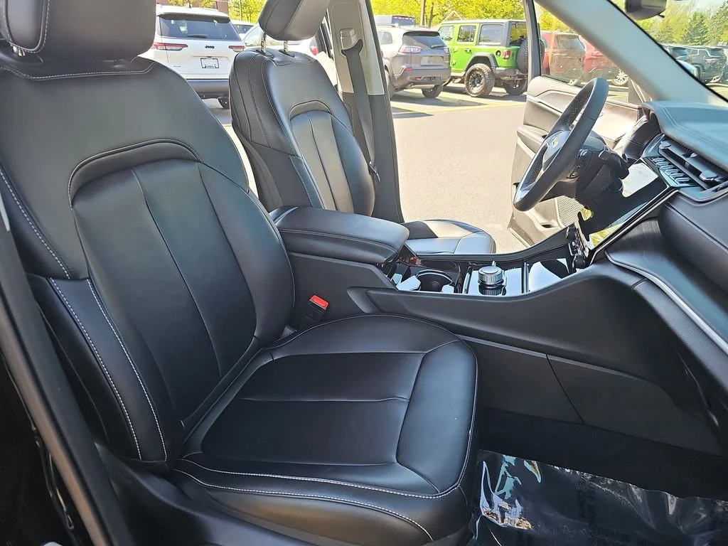 Used 2023 Black Jeep Limited image 10