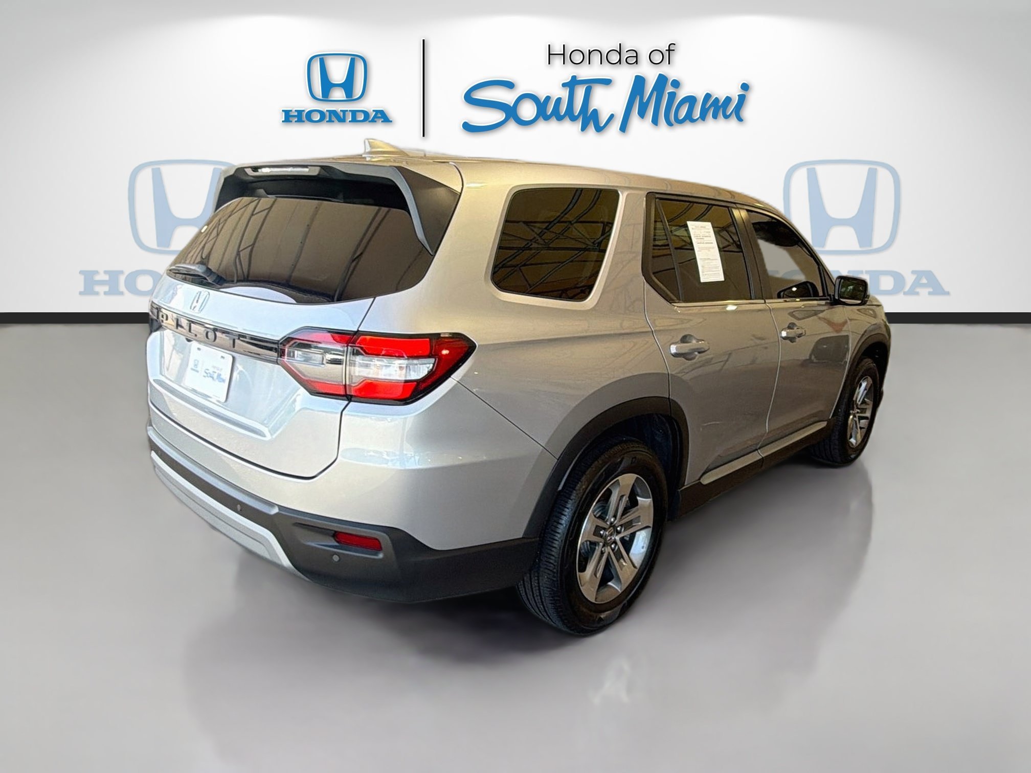 Certified Used 2025 Lunar Silver Metallic Honda 2WD EX-L image 7