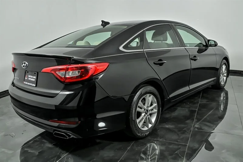 Used 2017 Phantom Black Hyundai  image 9