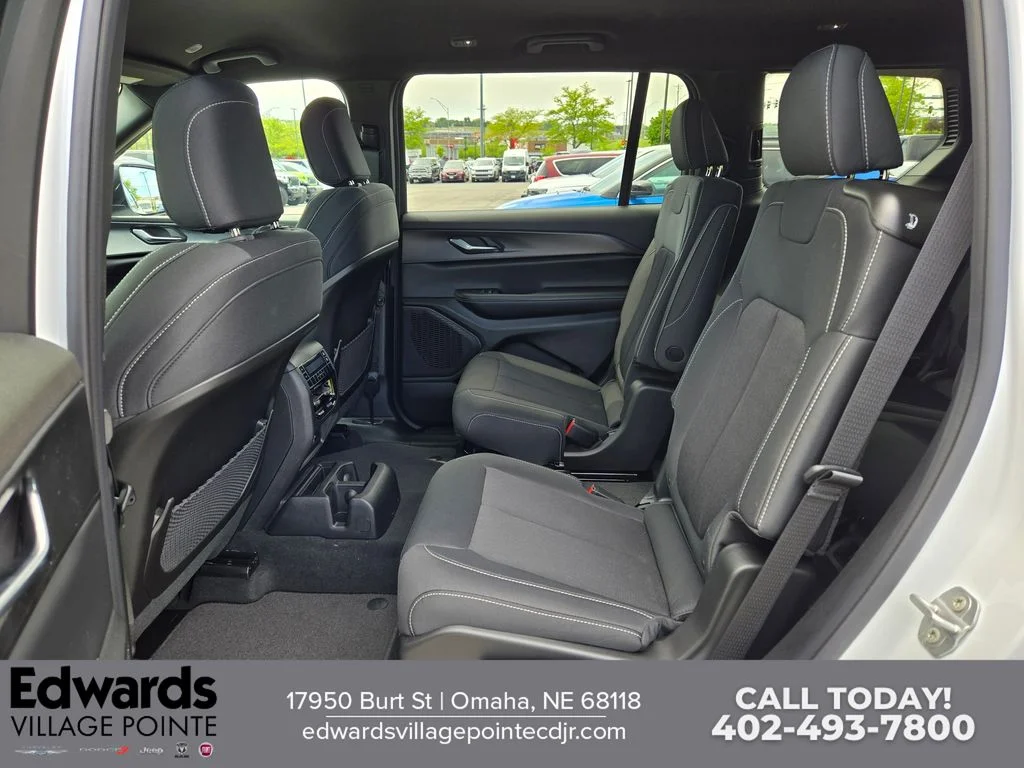 New 2026 Bright White Clear-Coat Exterior Paint Jeep Laredo image 25