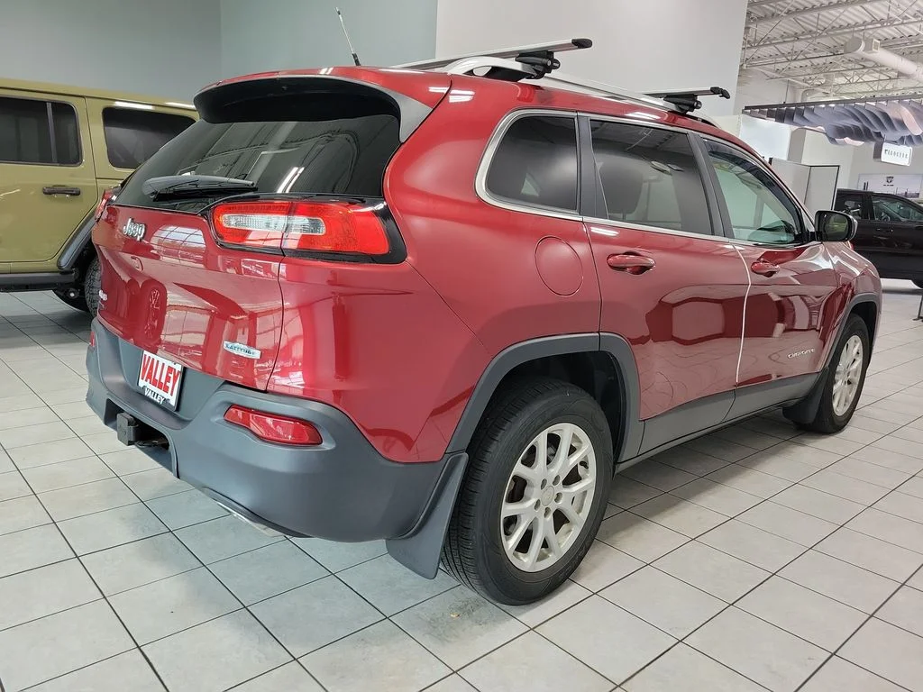 Used 2015 Red Jeep Latitude image 6