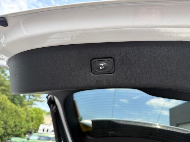Used 2022 White Ford SEL image 17
