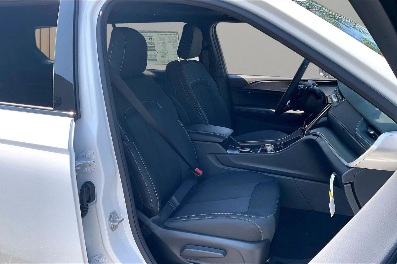 New 2026 Bright White Clearcoat Jeep Laredo X image 20