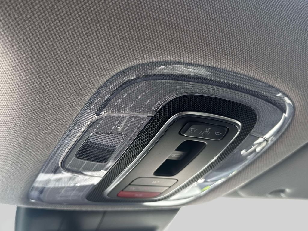 2025 Hyundai Elantra Limited - Photo 32