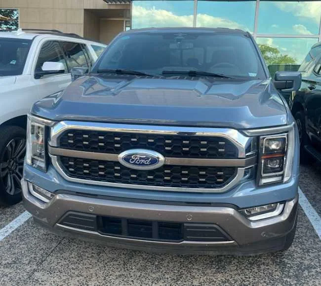 Used 2023 Azure Gray Metallic Tri-Coat/Stone Gray Ford King Ranch image 3