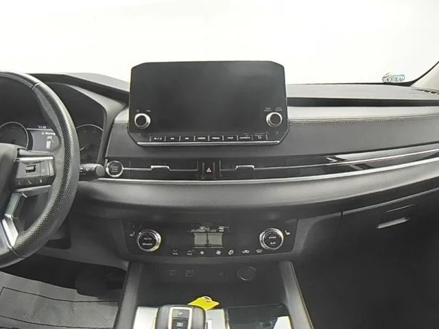 Used 2022  Mitsubishi SEL image 34