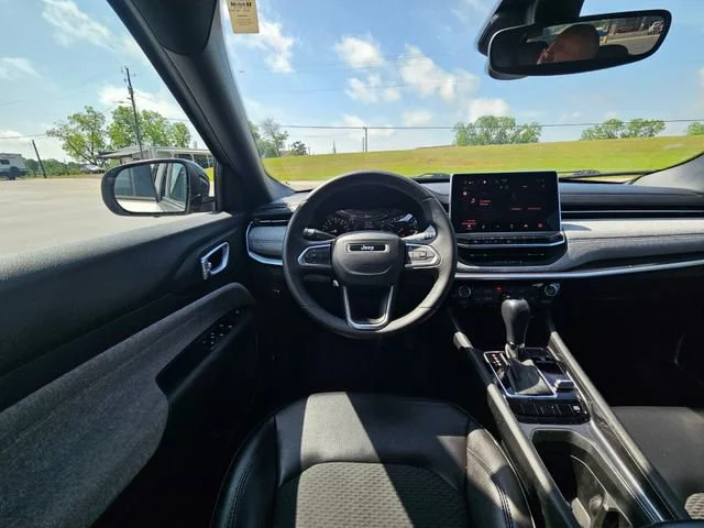 Used 2023 Gray Jeep Latitude image 13