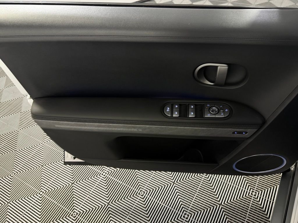 Used 2025 White Hyundai Limited image 27