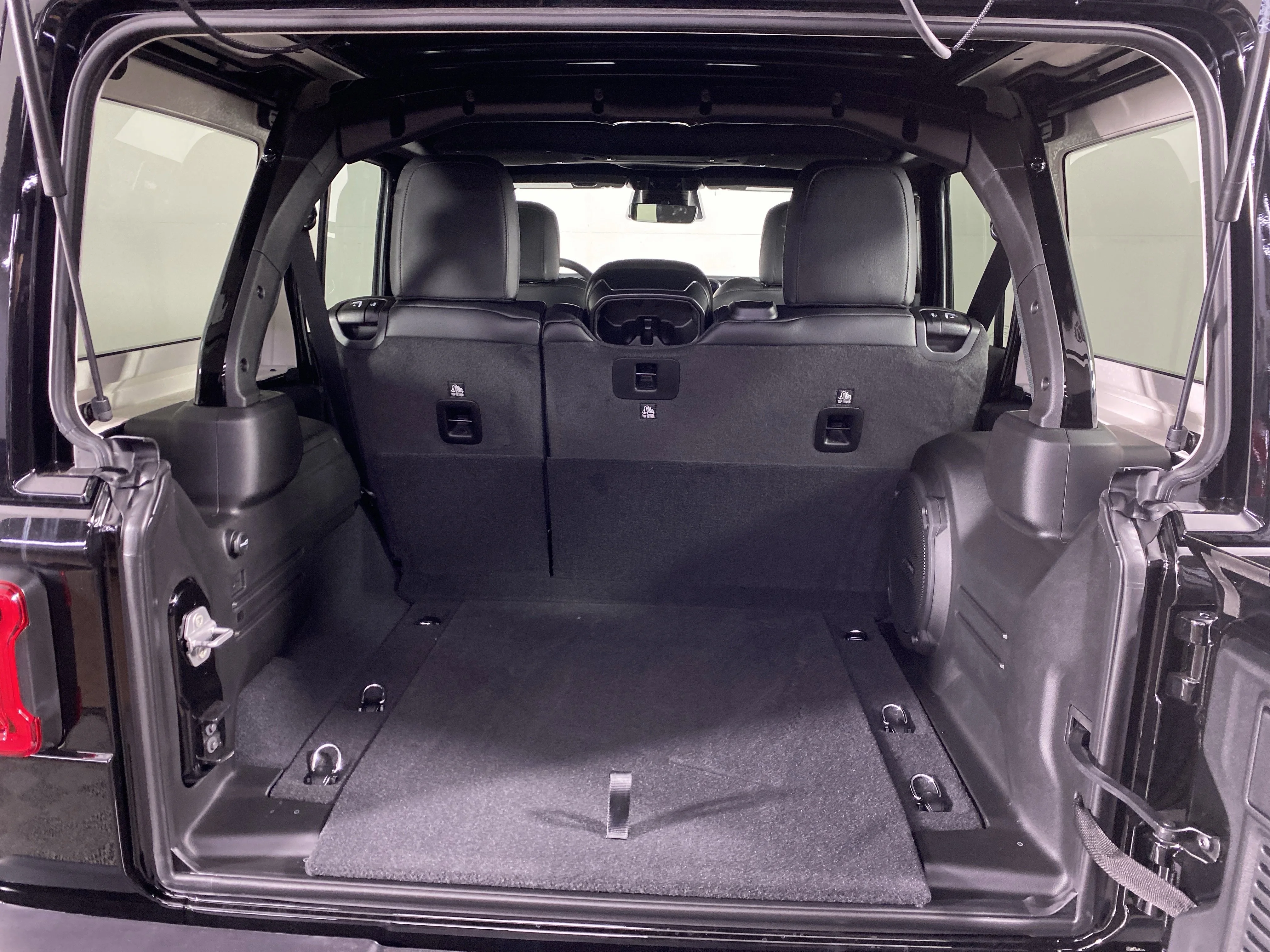 New 2026 Black Clear-Coat Exterior Paint Jeep Sahara image 31