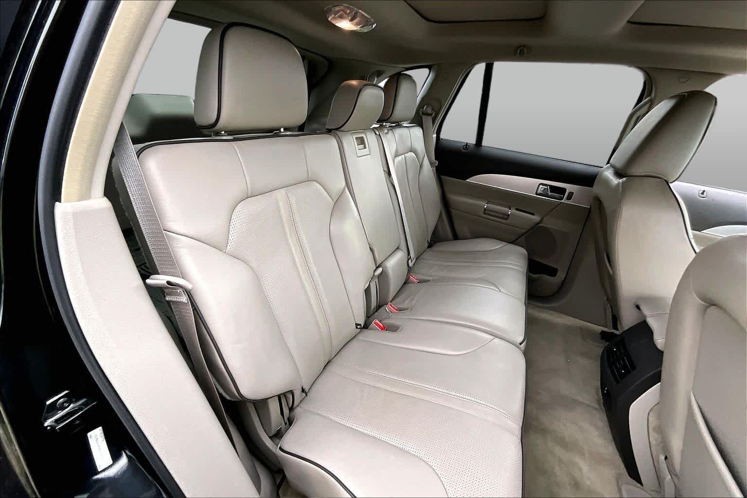 Used 2011 Tuxedo Black Metallic Lincoln  image 19