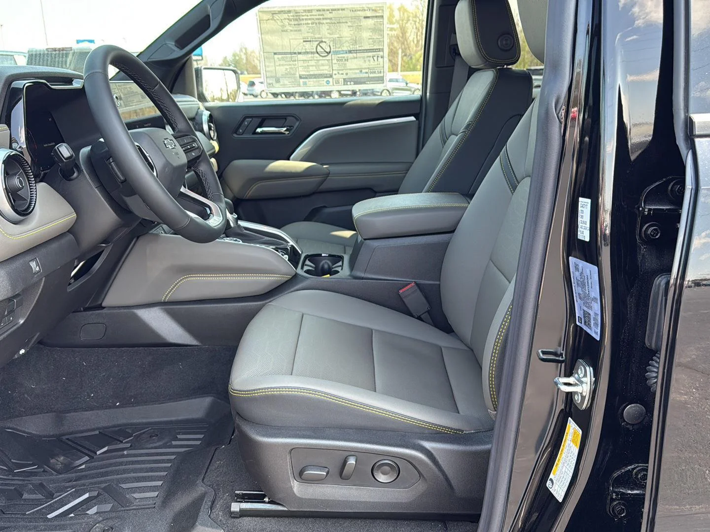 2026 Chevrolet Colorado ZR2 - Photo 9
