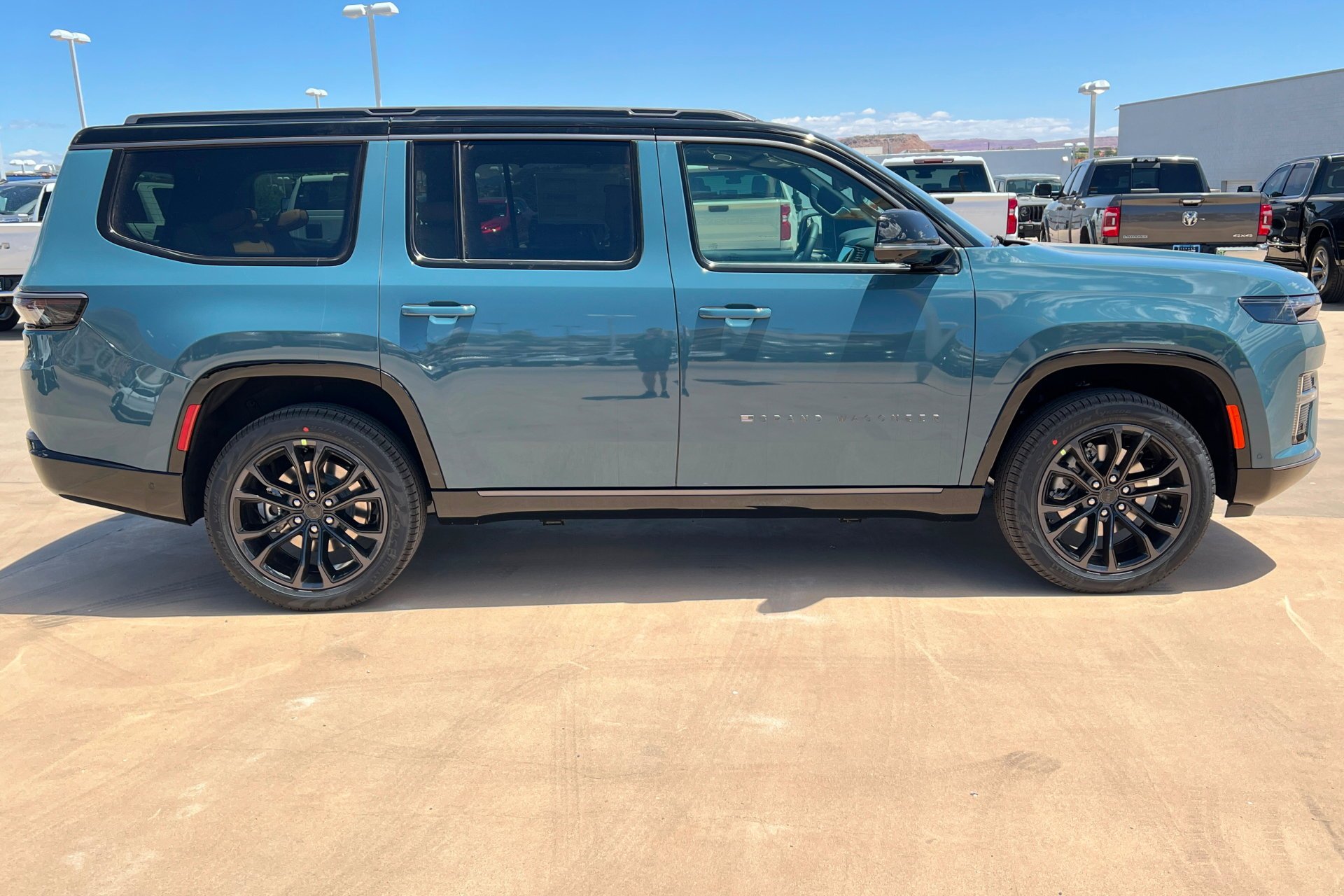 New 2026 Steel Blue Exterior Paint Jeep Summit Reserve image 7