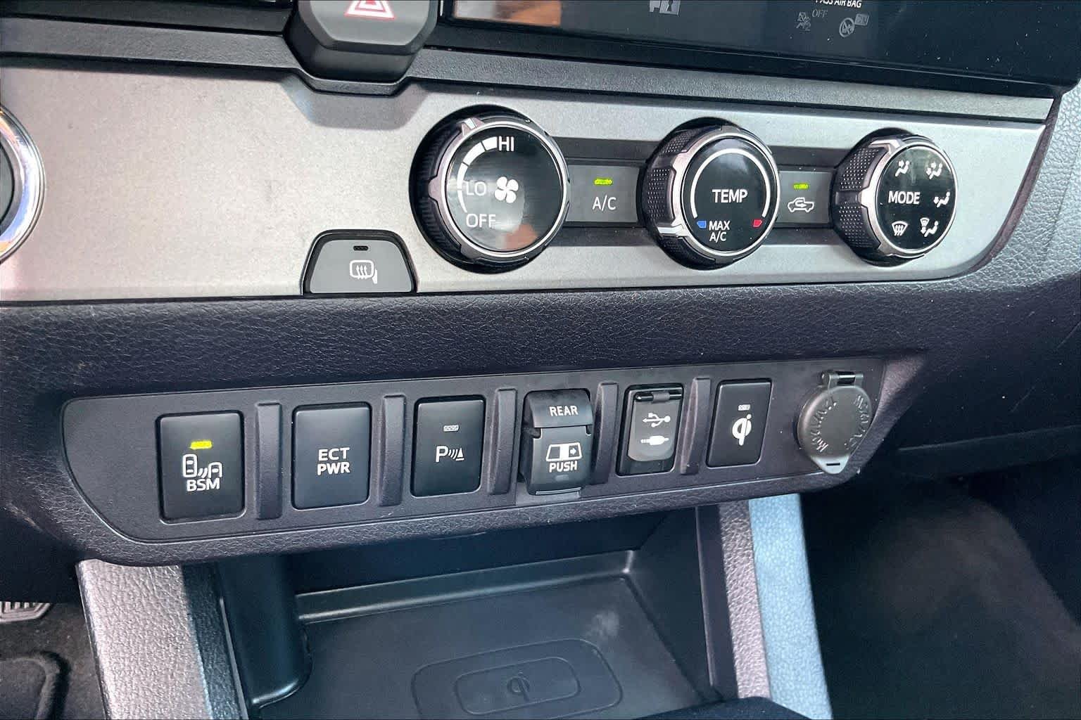 Used 2018  Toyota SR5 image 31