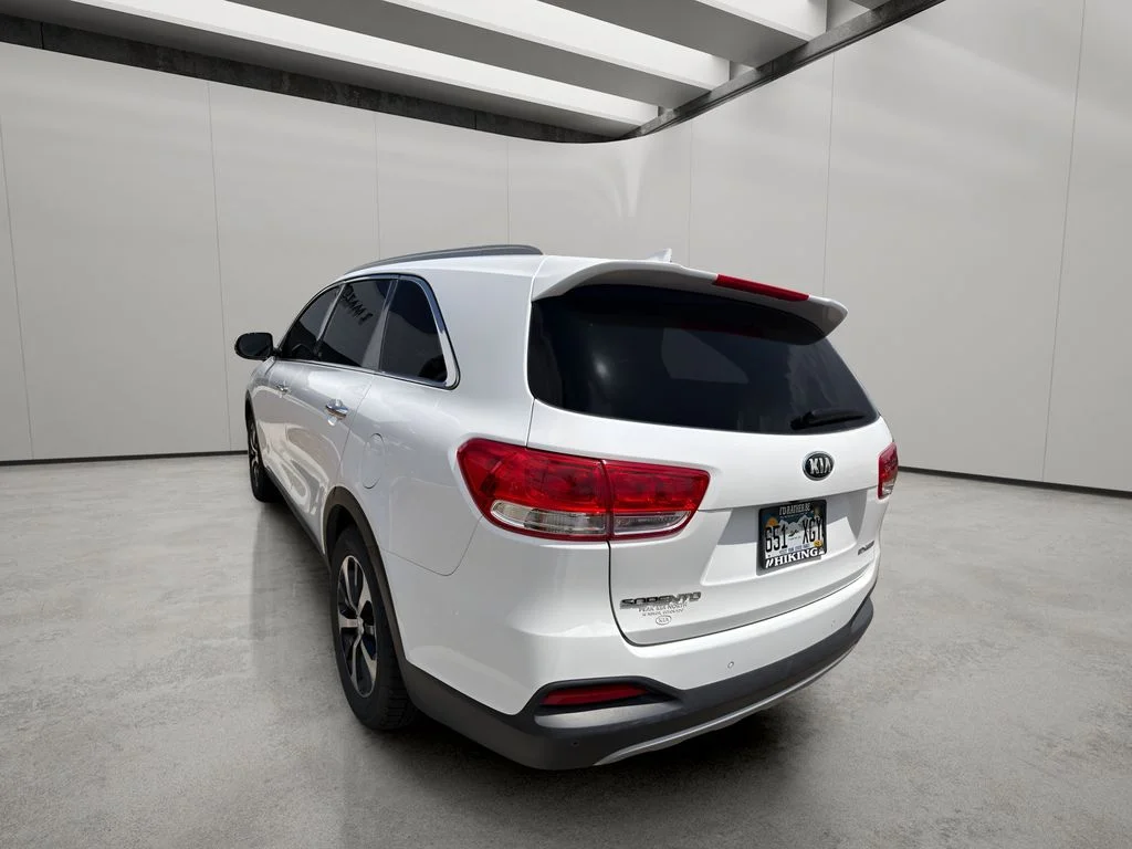 Used 2016 Snow White Pearl Kia EX image 2