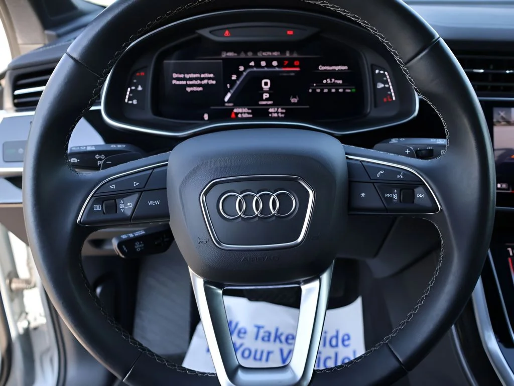 Used 2025  Audi 55 Premium Plus image 31