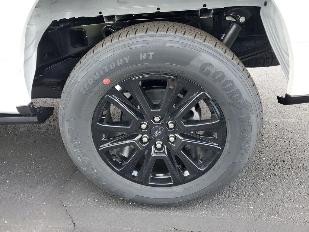 New 2026 Star White Metallic Tri-Coat Ford Platinum® image 30