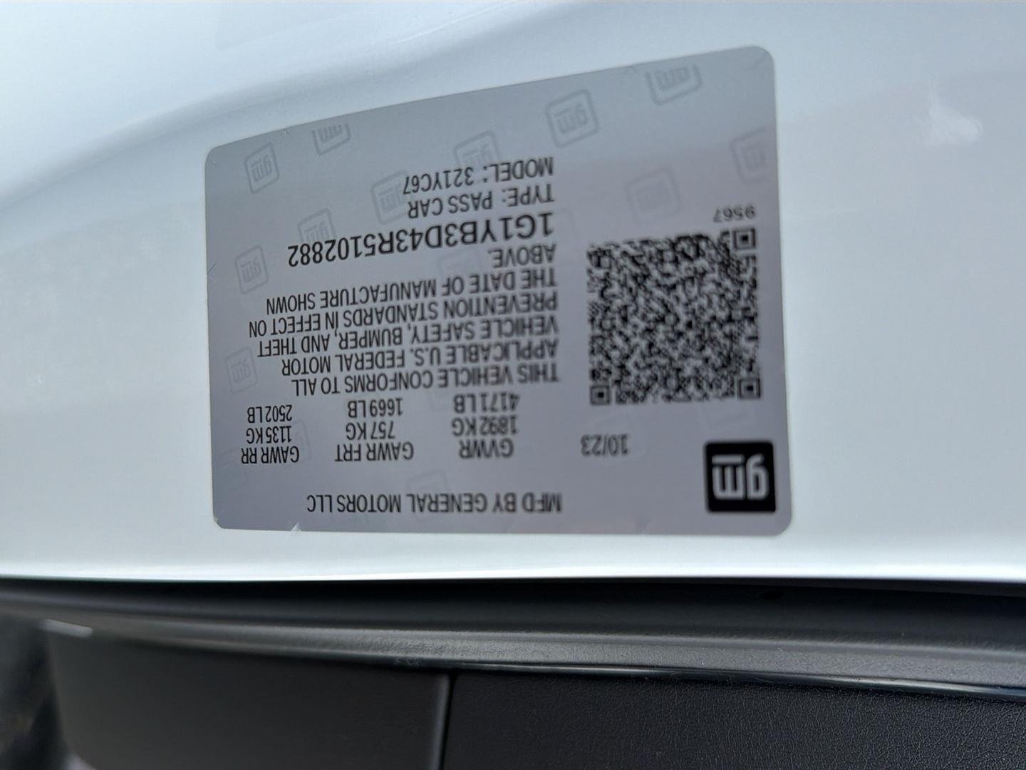 Used 2024 Arctic White Chevrolet 2LT image 41