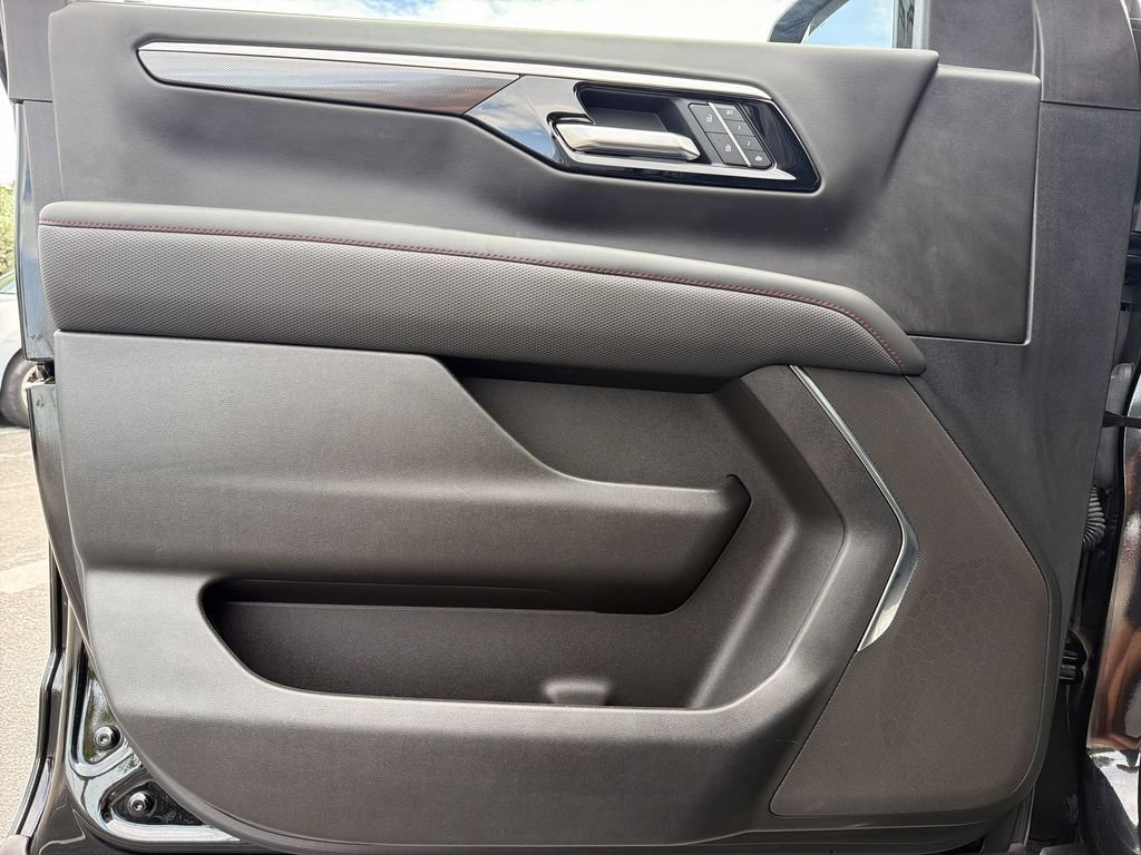 Used 2025 Black Chevrolet RST image 29