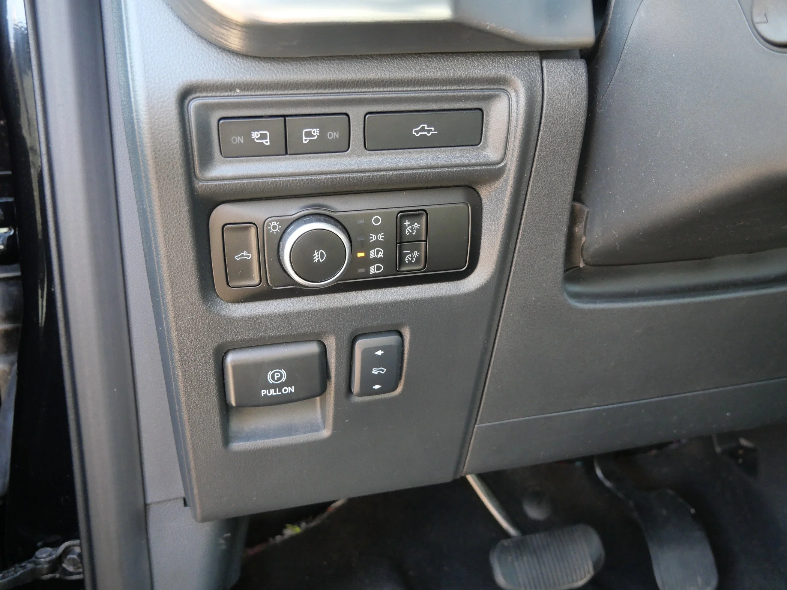 Certified Used 2023 Agate Black Metallic Ford LARIAT image 17