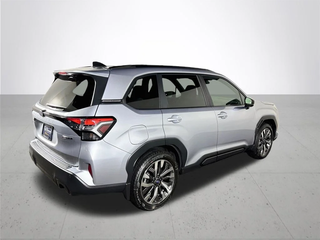 New 2026 ICE SILVER METALLIC Subaru Touring image 6