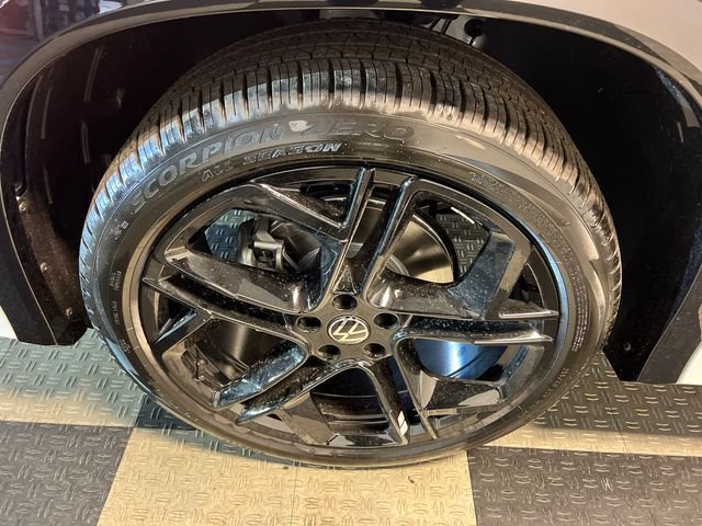 New 2026 White Volkswagen 2.0T SE R-Line Black image 6