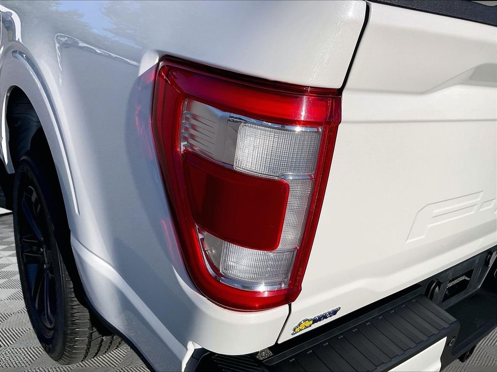 Used 2023 Star White Metallic Tri-Coat Ford Lariat image 32