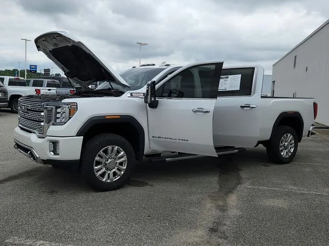 Used 2022 White GMC Denali image 29