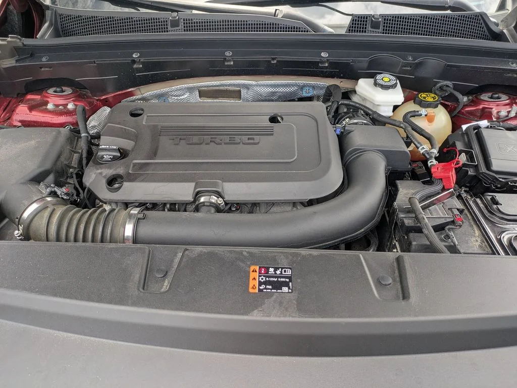 Used 2023 Red Buick Essence image 10