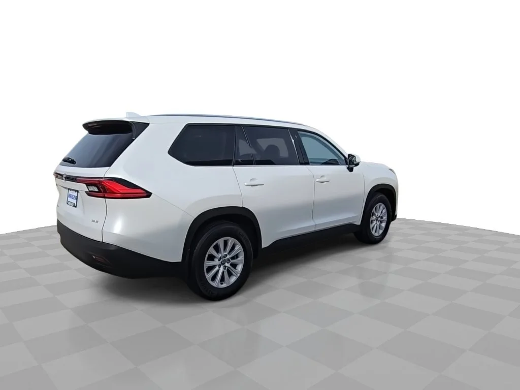 Used 2024  Toyota XLE image 8