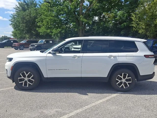 Certified Used 2023 White Jeep Limited image 5