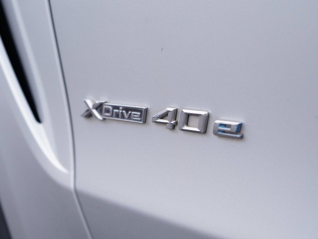 Used 2017 Glacier Silver Metallic BMW xDrive40e iPerformance image 6